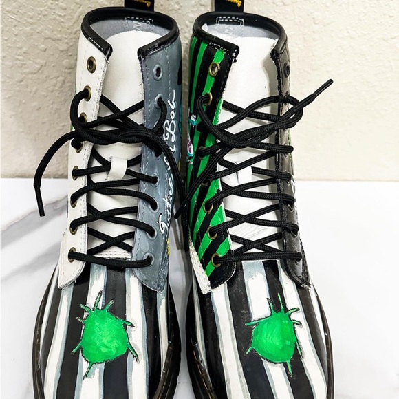 Hand Painted Movie Inspired Themed Dr. Martens Zavala Boots, Brand New W8/M7 - Picture 4 of 6